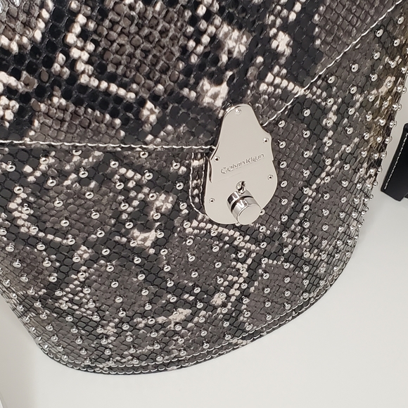 🎁 Calvin Klein Snake Lock Bucket Bag 💫 - Picture 6 of 11